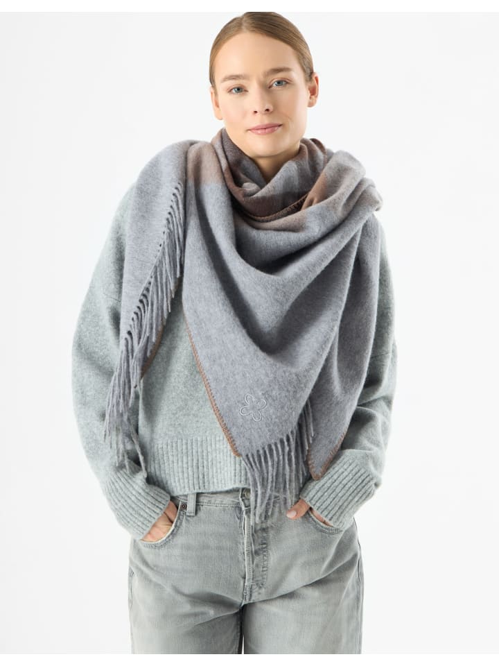 

треугольный шарф серого цвета Codello