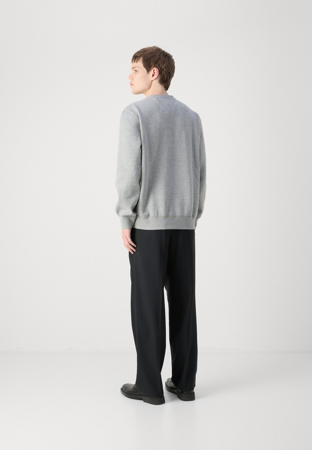 Толстовка ESSENTIAL CREWNECK Tommy Hilfiger, цвет Mottled Grey — фото 2