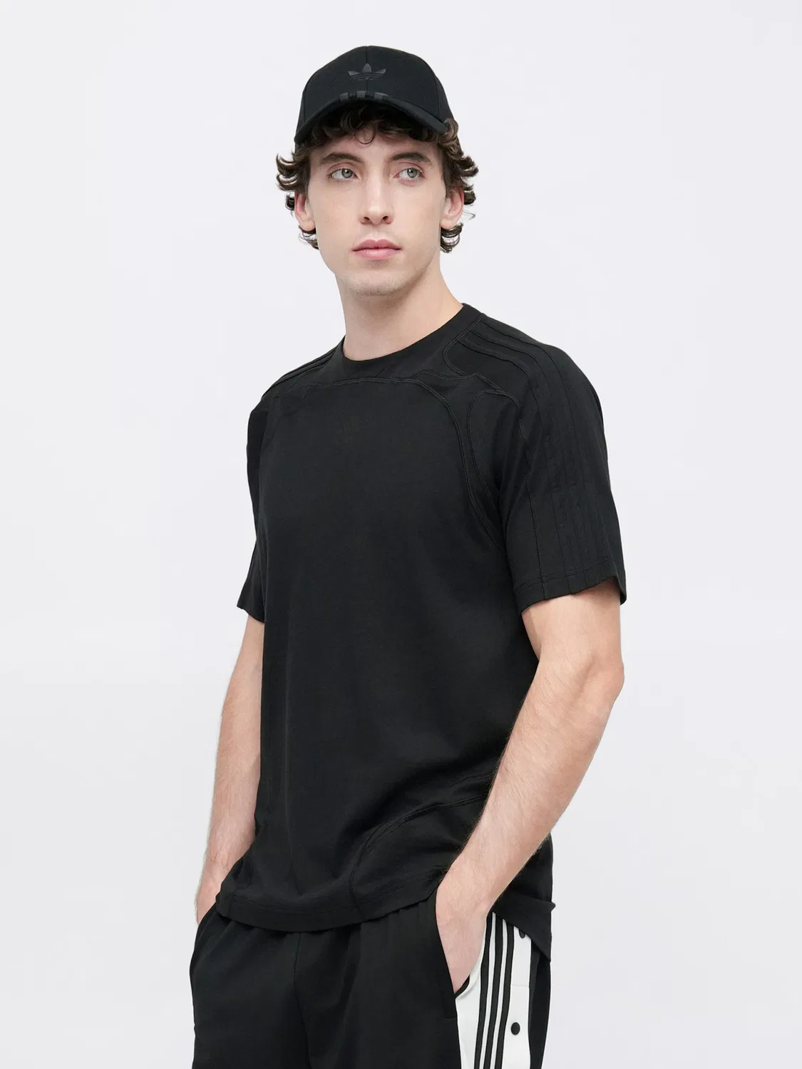 Футболка Adidas Originals CUTLINE черного цвета — фото 2