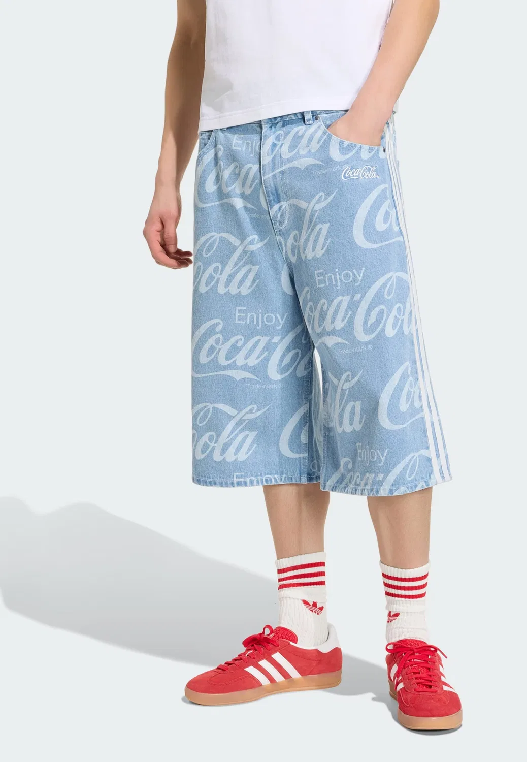 Джинсы Adidas Originals с широкими штанинами цвет Coca-Cola Classic, в синем джинсовом и пастельно-голубом цвете — фото 2