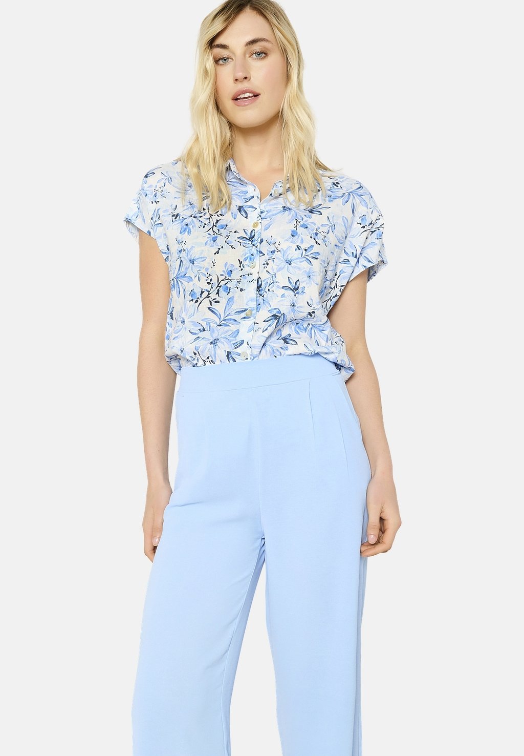 

Блузка на пуговицах FLOWING PRINTED LolaLiza, светло-голубой