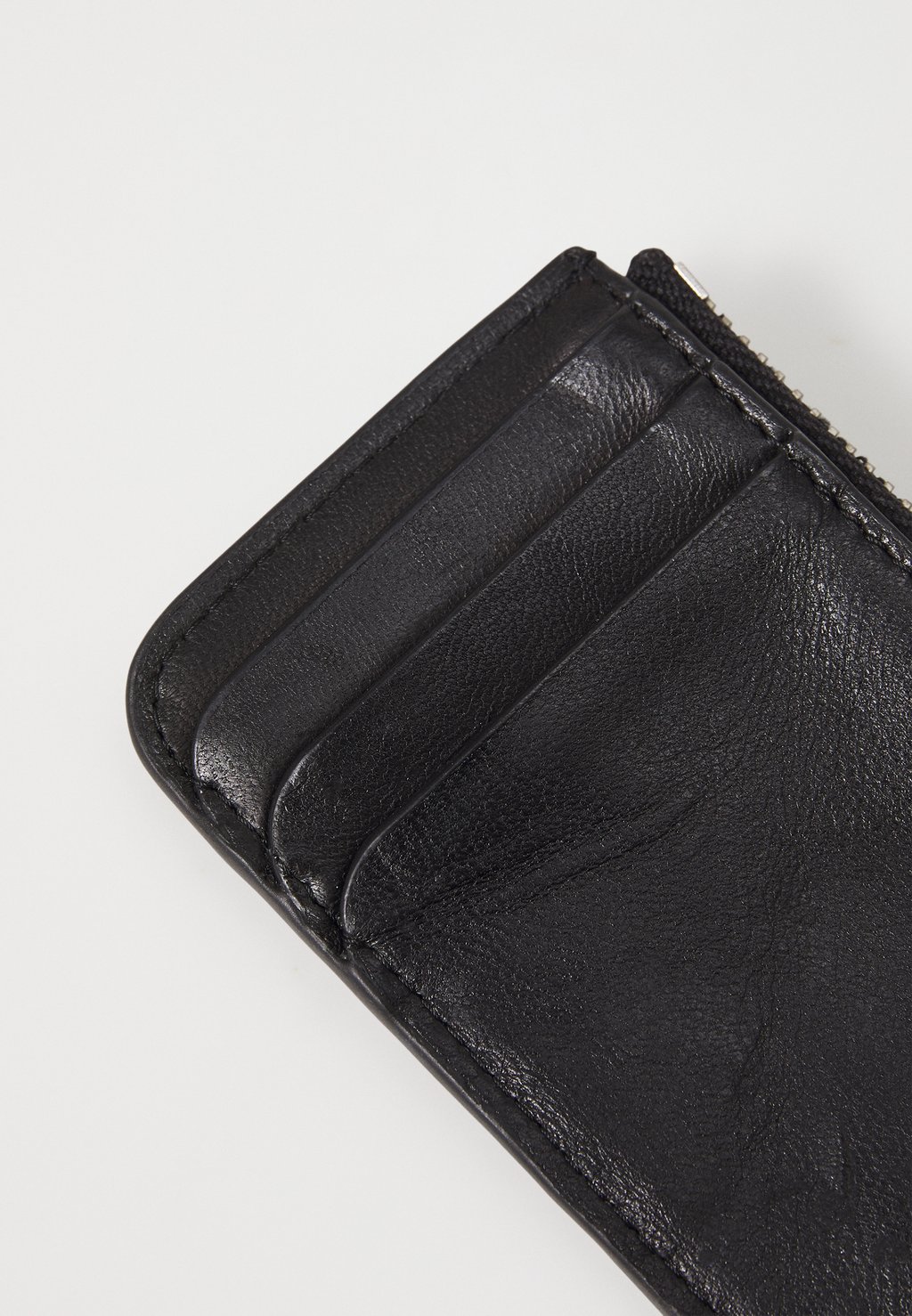 

Кошелек TIERRA ISAMU WALLET AllSaints, черный