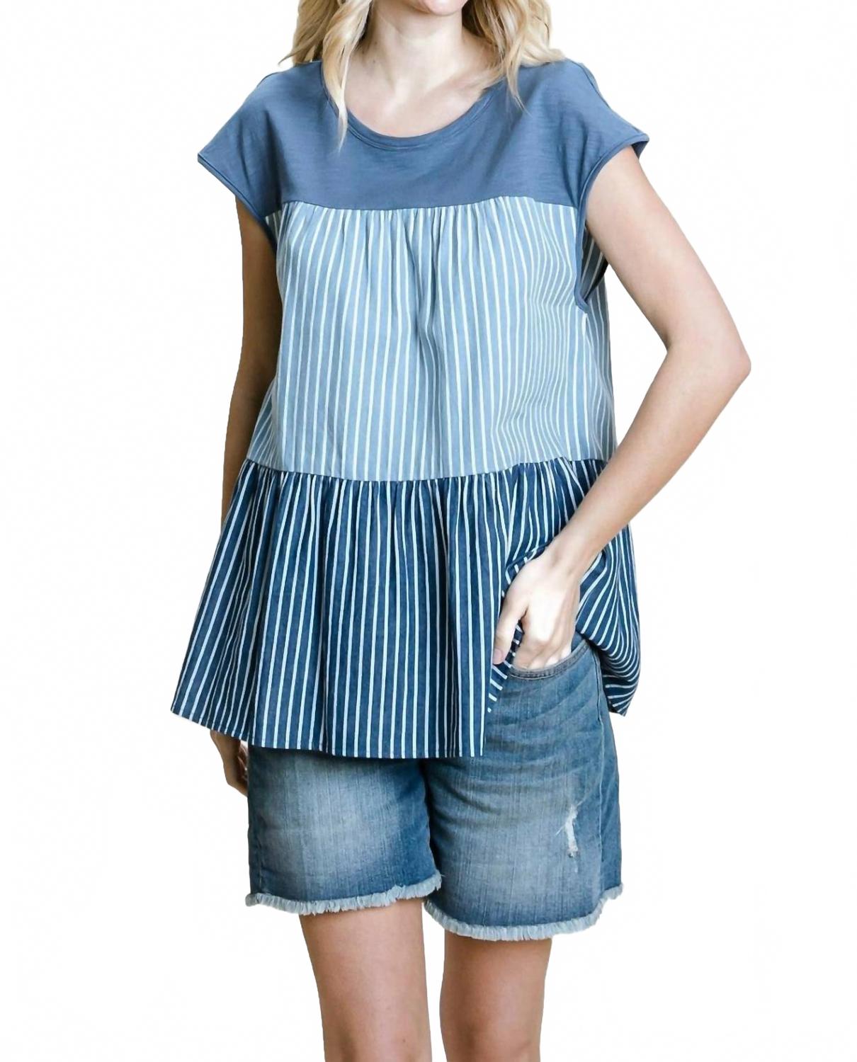 

Полосатый денимовый топ с ярусами в синем цвете Cotton Bleu