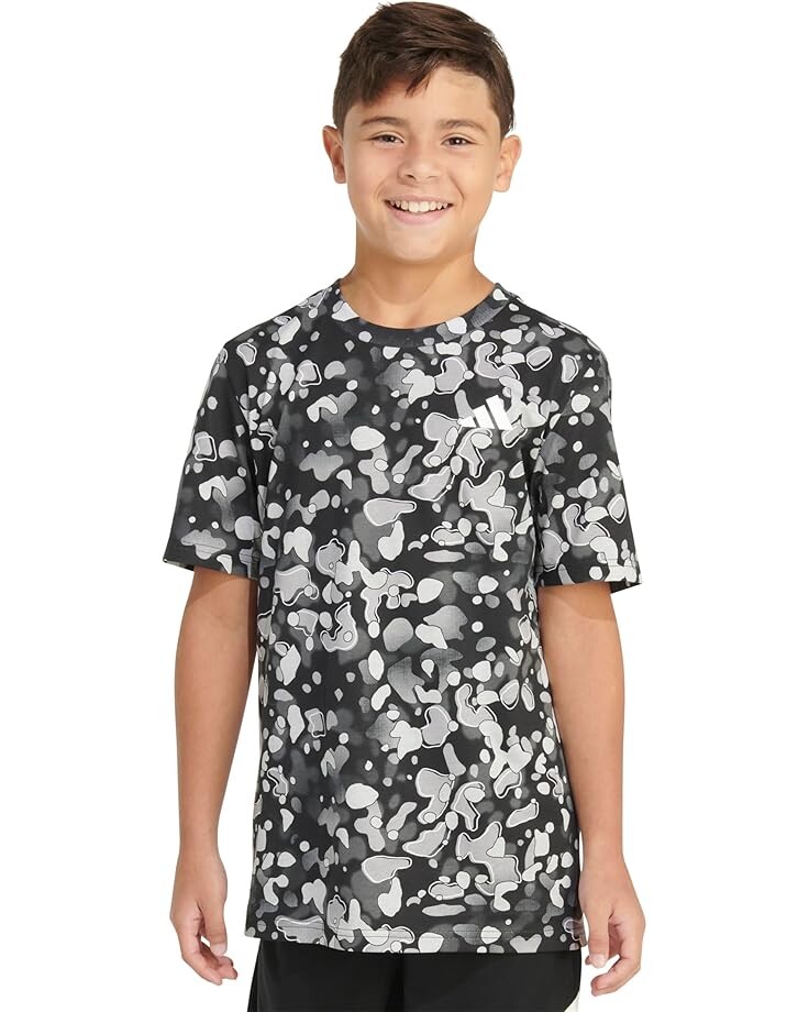 

Футболка adidas Kids AOP Pebble Camo SS Tee(Toddler/Little Kid/Big Kid), черный