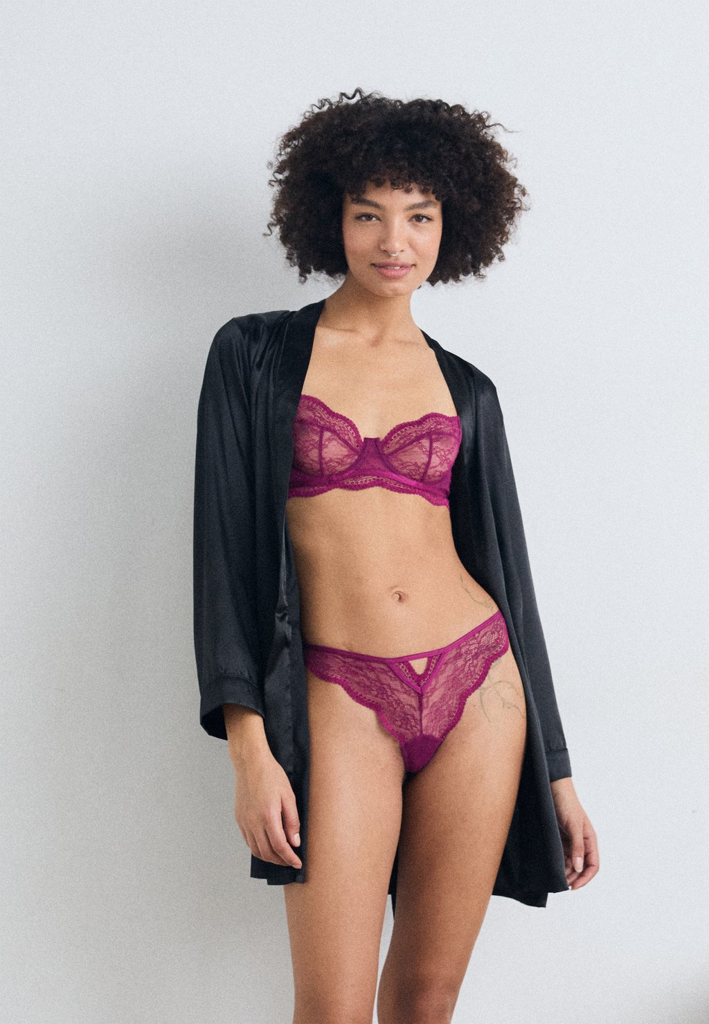 

Халат KIMONO MINIMAL Hunkemöller, черный