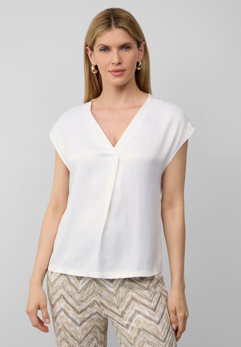 

Базовая футболка MIT V-AUSSCHNITT - Blouse s.Oliver BLACK LABEL, белый