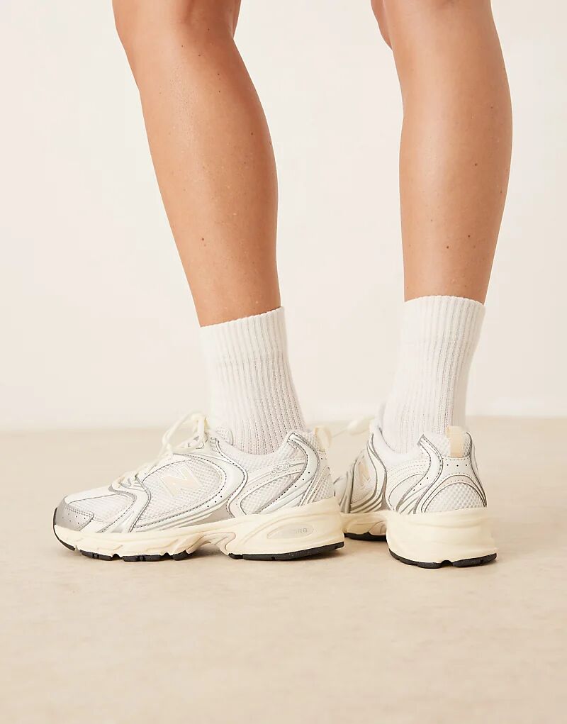 Кроссовки унисекс New Balance 530 цвета серебристый металлик — фото 3