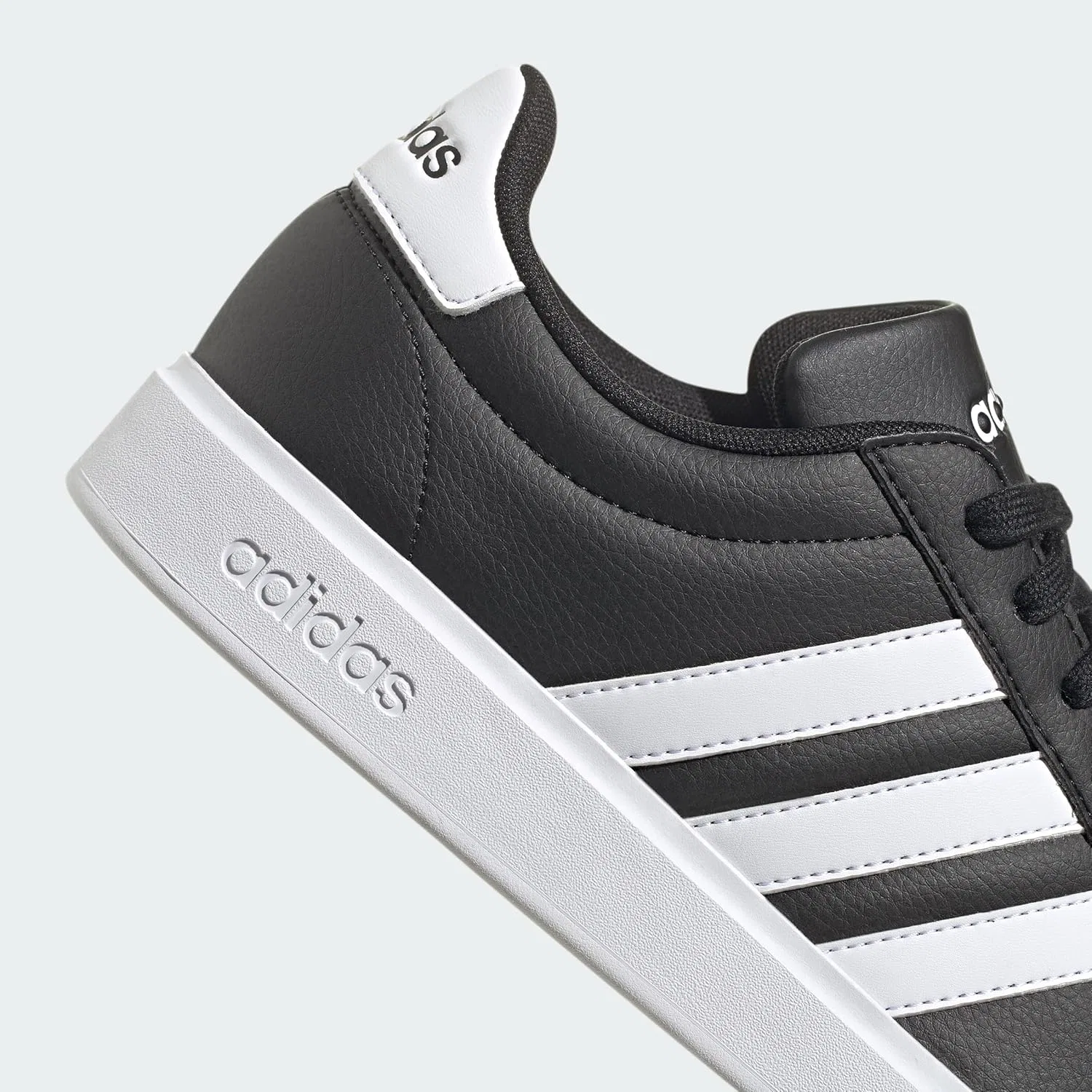 Мужские кроссовки Adidas Grand Court 2.0, цвет черный (Core Black) с белыми вставками (Core Black) — фото 4