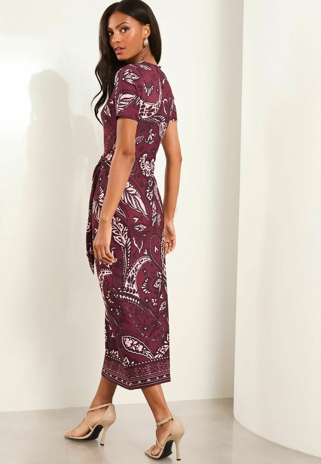 

Платье-футляр SHORT SLEEVE MIDI Lipsy, фиолетовый