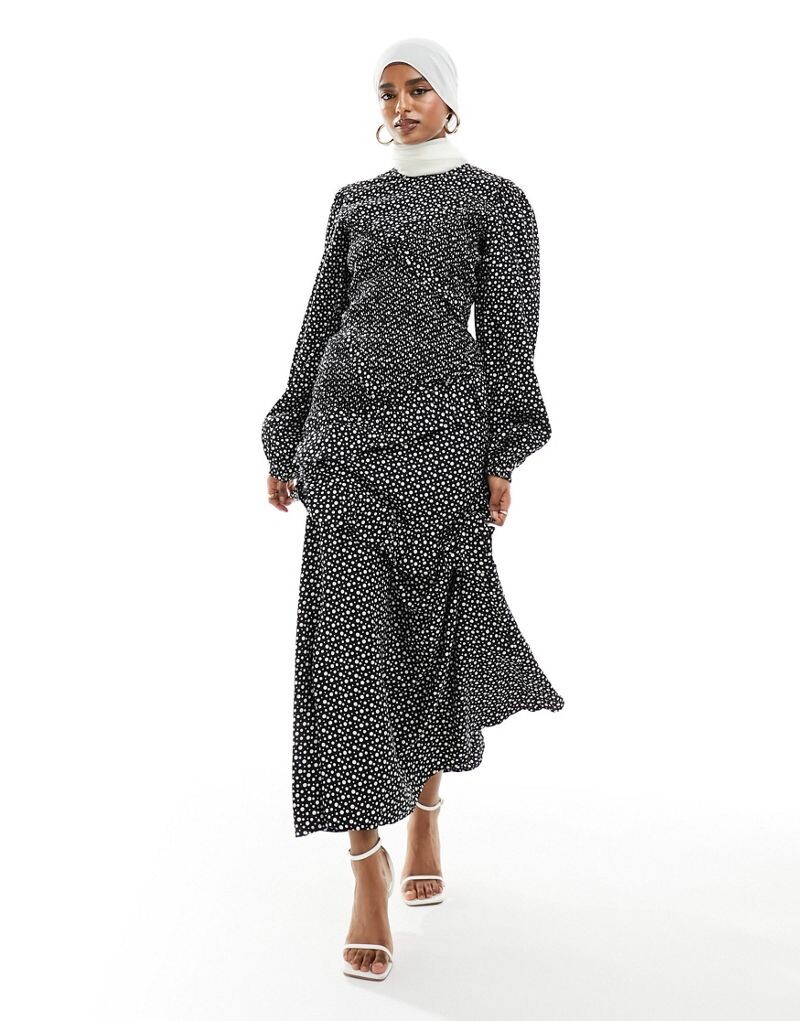 

Асимметричное платье макси ASOS DESIGN с рюшами, рюшами и принтом в горошек