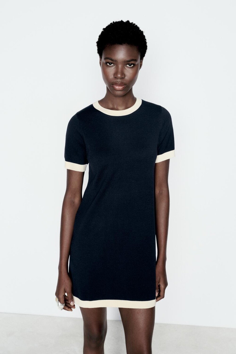

Короткое однотрикотажное платье ZARA, темно-синий/бежевый