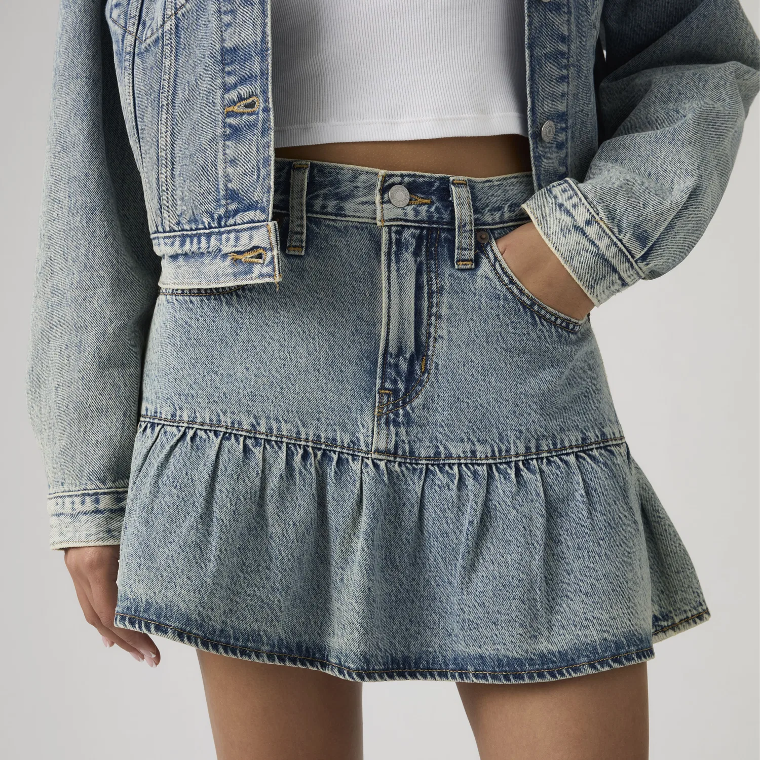 Легкая мини-юбка с оборками Levi's, Medium Wash — фото 2