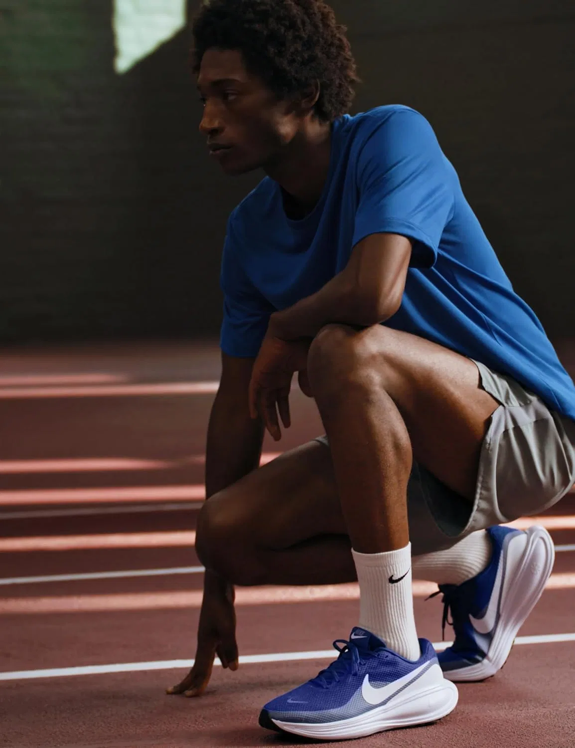 Мужские беговые кроссовки Nike Revolution 8 HJ9198, Deep Royal Blue White World In — фото 2