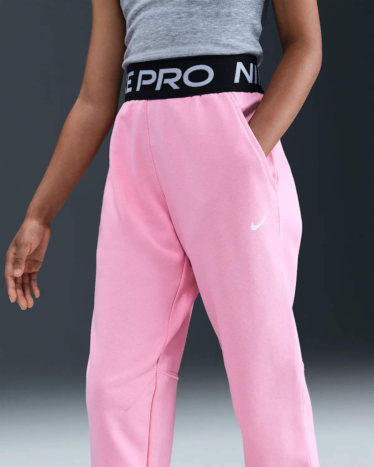 Детские (девчачьи) джоггеры Nike Pro Fleece Dri-FIT, Medium Soft Pink/Medium Soft Pink/Black/White — фото 2