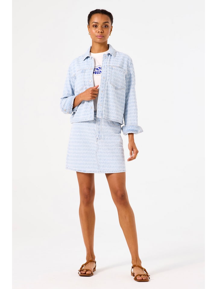 

светло-голубая джинсовая юбка Garcia