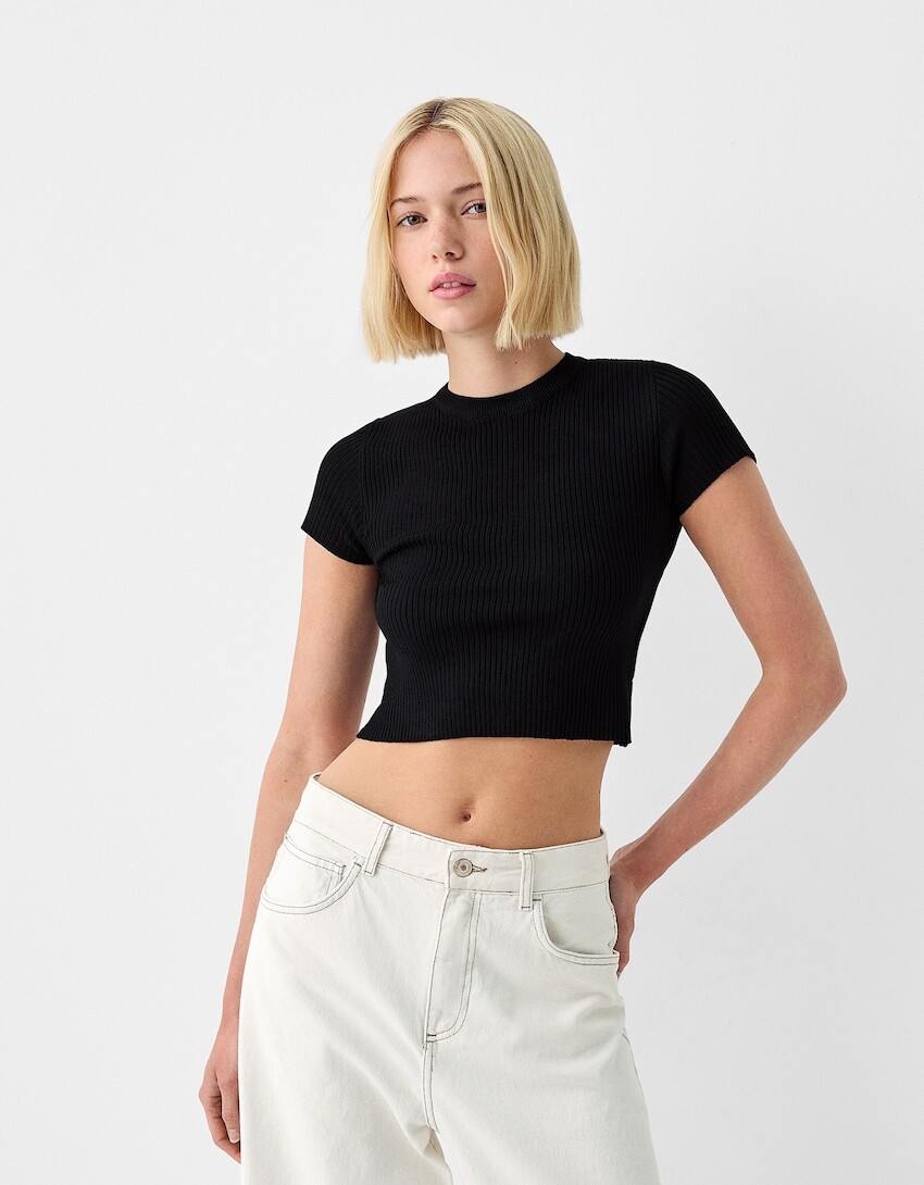 

Свитер с короткими рукавами и вырезами на завязках Bershka, черный