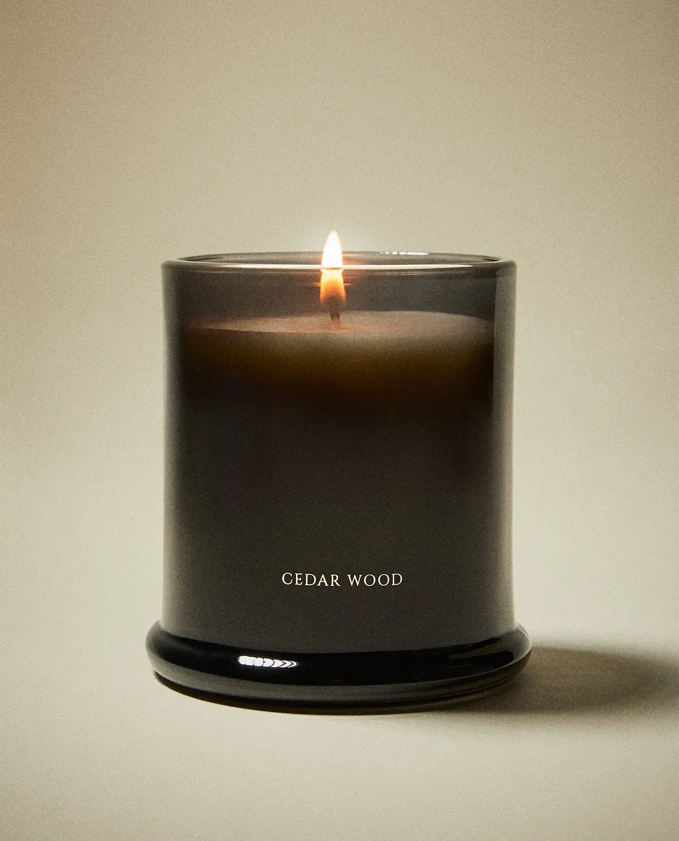 Ароматическая свеча Zara Home Cedar Wood Scented, 350 гр, небесно-голубой