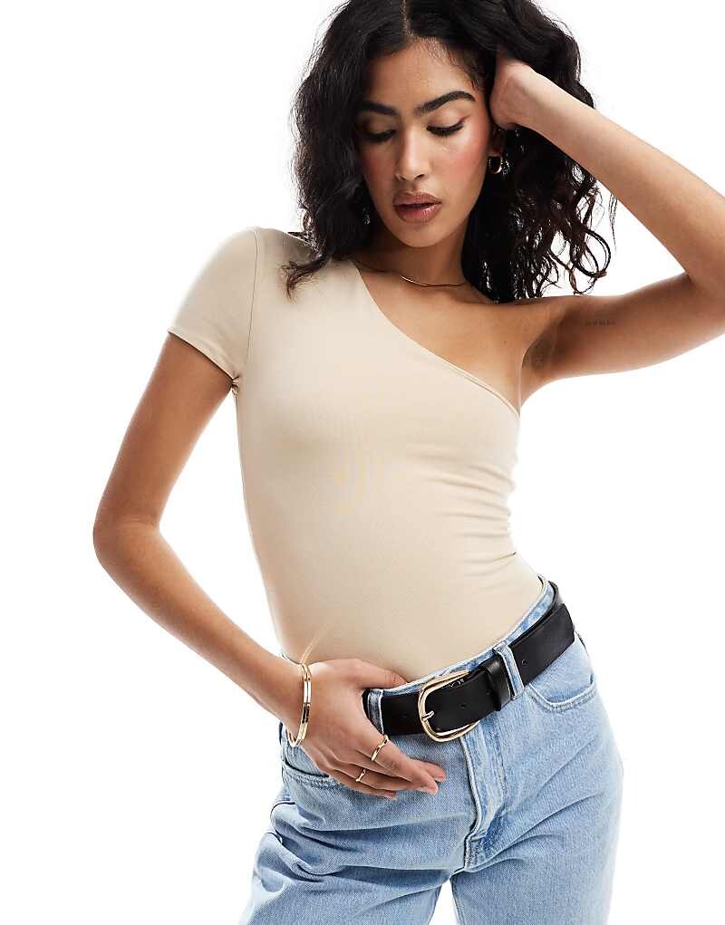 

ASOS DESIGN – Боди цвета Steinbeige с одним плечом-Fl cgel>4rmel
