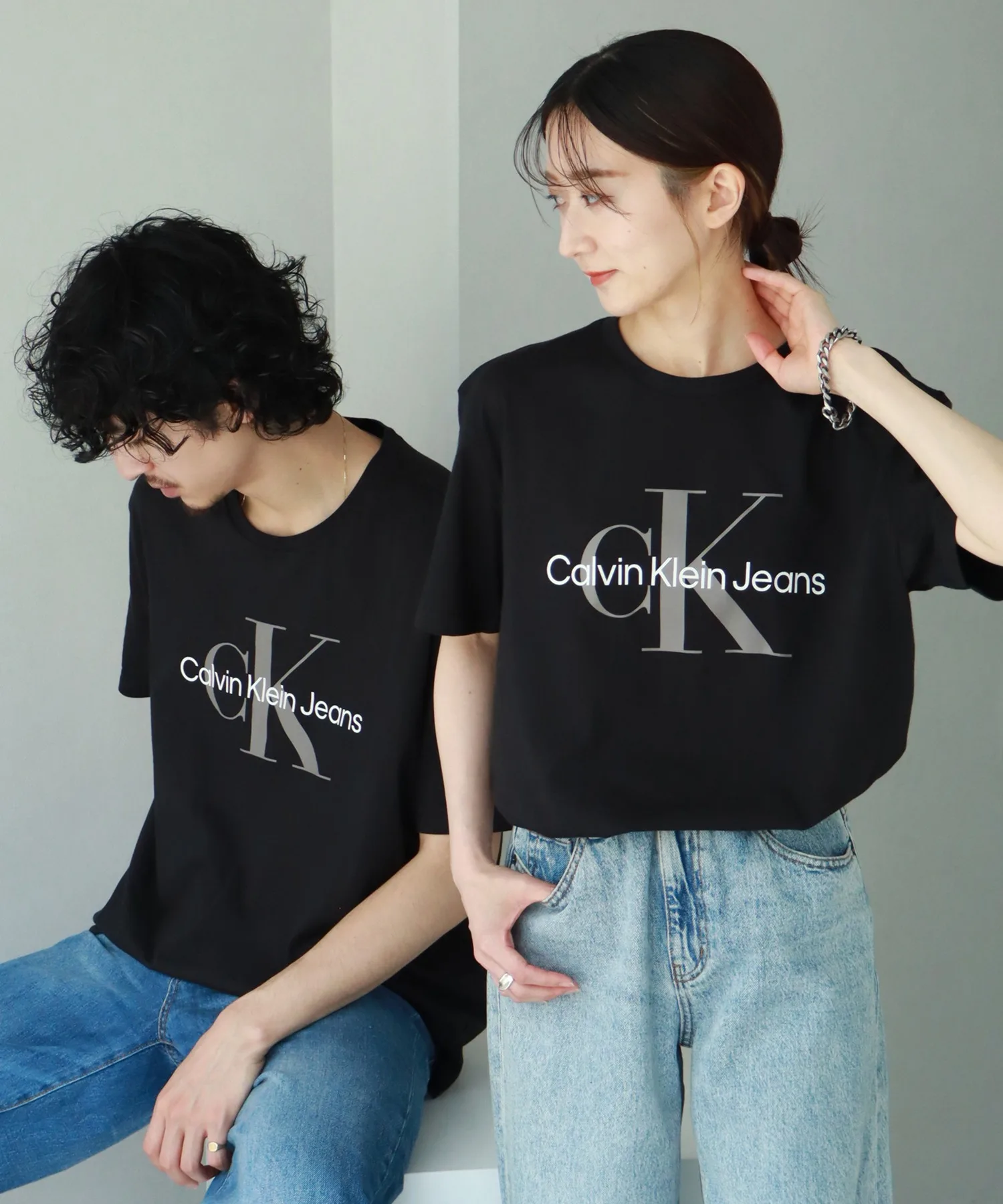 Унисекс футболка с логотипом CORE MONOLOGO JEANS TEE Calvin Klein серая — фото 2