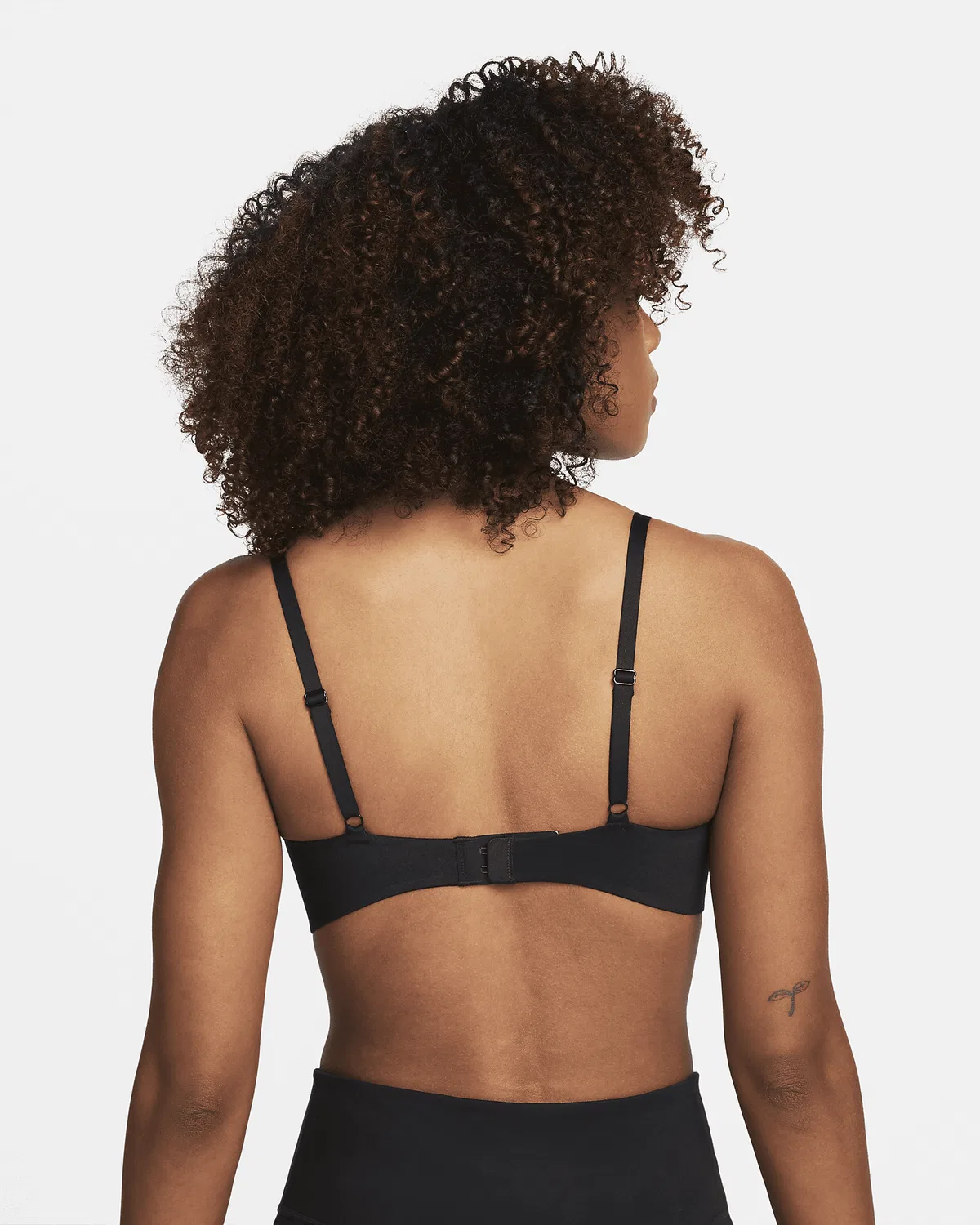 Женский спортивный бюстгальтер Nike Alate Minimalist с легкой поддержкой и чашками, Black/Black/Dark Smoke Grey — фото 2