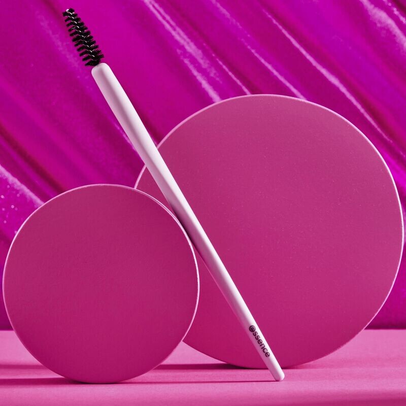 Brow spoolie 01 Меняет правила игры в области бровей essence, 1 шт. — фото 3