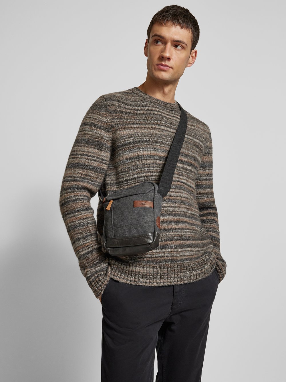 

Сумка через плечо с нашивкой-лейблом модель 'Air' camel active, черный