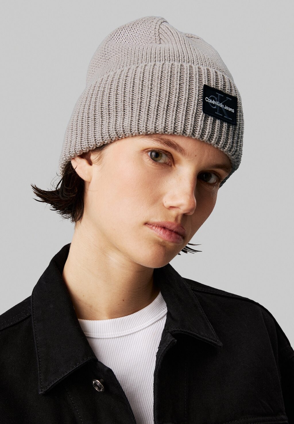 

Шапка MONO LOGO PATCH BEANIE Calvin Klein Jeans, светло-розовый