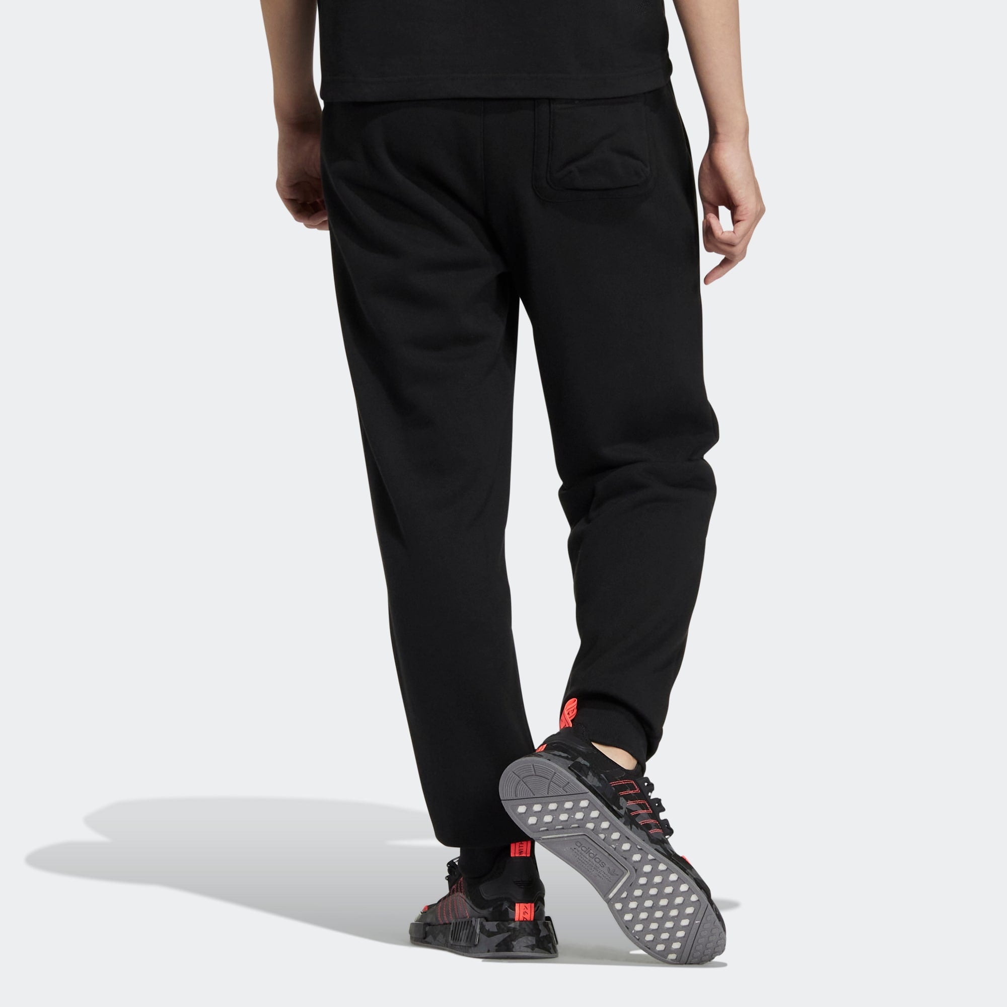 Спортивные брюки adidas originals Logo IC8166 — фото 3