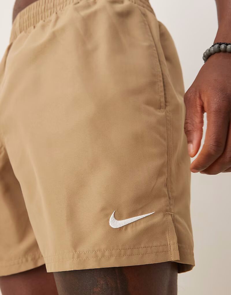 Шорты для плавания Nike Essential Lap 5 дюймов Volley бежевого цвета Nike Swimming — фото 3