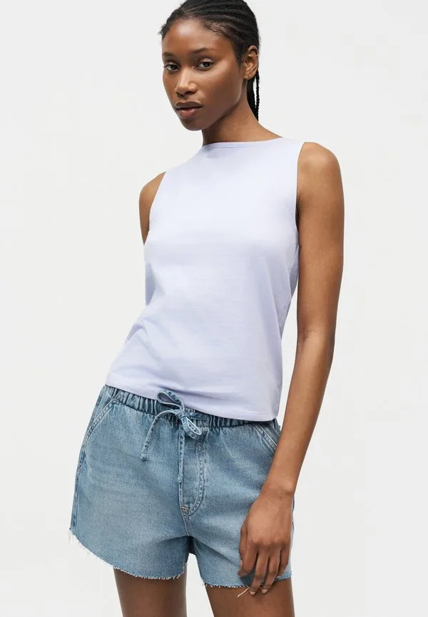 Удобные джинсовые шорты с открытой спиной Gap, Medium Indigo — фото 4
