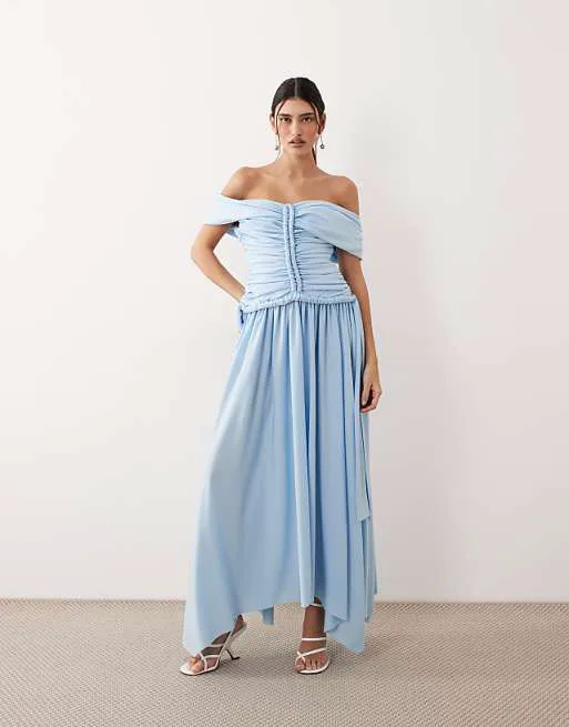 

Синее платье макси со сборками и открытыми плечами ARRANGE