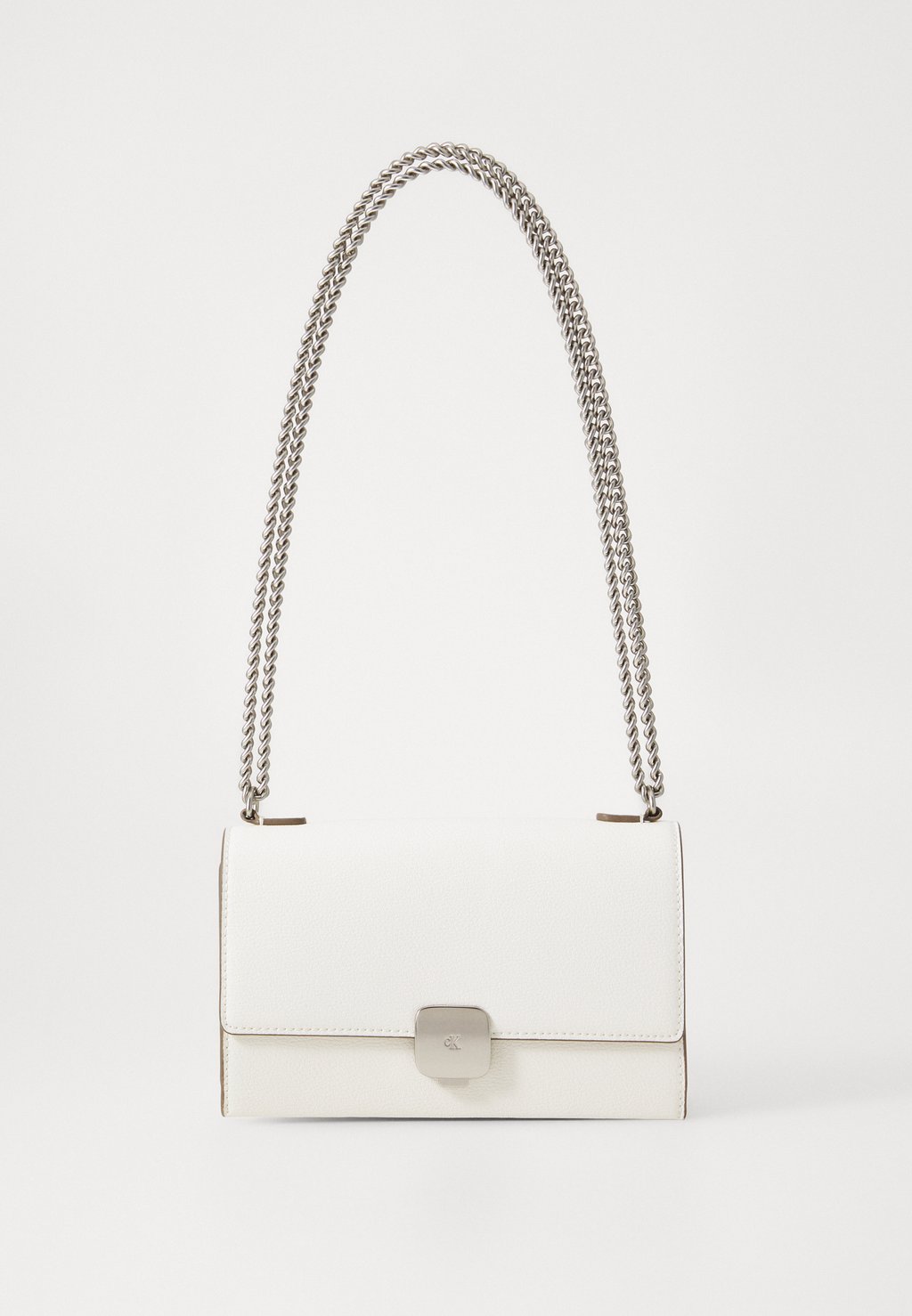 

Сумка через плечо FORGED CHAIN FLAP BAG Calvin Klein Jeans, молочный, Белый, Сумка через плечо FORGED CHAIN FLAP BAG Calvin Klein Jeans, молочный