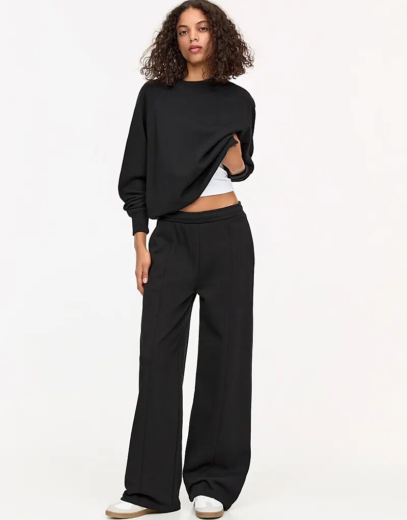 

Прямые спортивные брюки Pull&Bear черного цвета