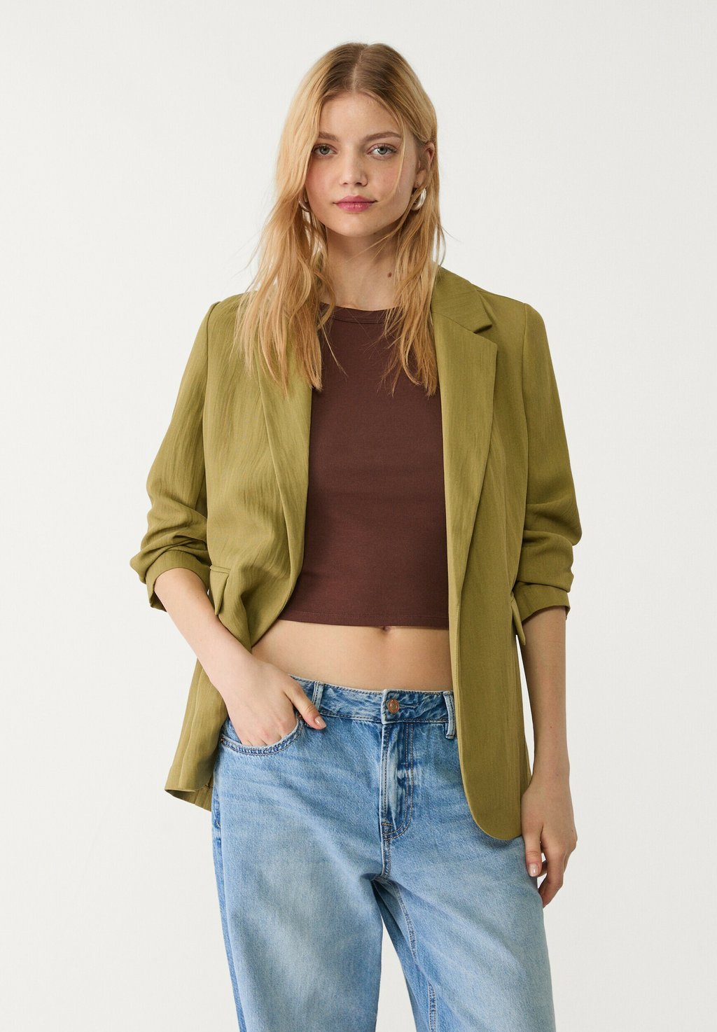 

Блейзер CREASED FLOWING REGULAR FIT Stradivarius, хаки