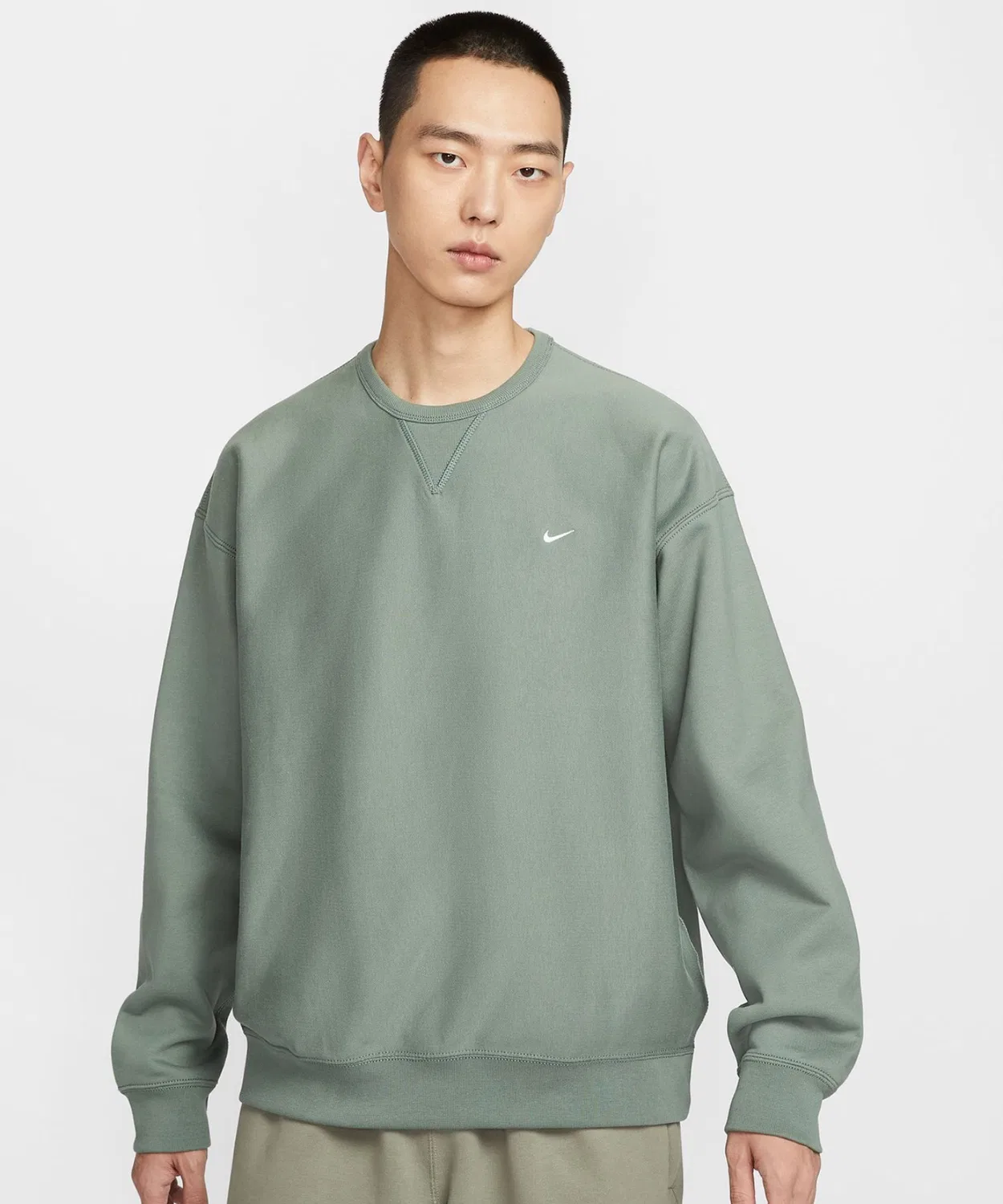 Свитшот Nike NL Solo Swoosh с длинным рукавом, зелёный