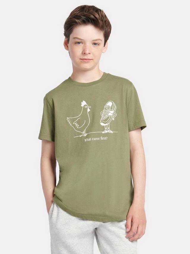 

Детская футболка What Came First New Balance, Dark Olivine