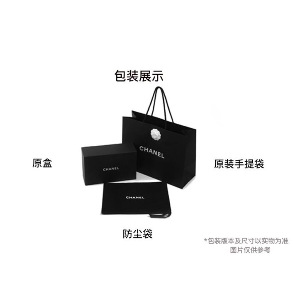 CHANEL Миниатюрная женская сумка из телячьей кожи белого цвета — фото 3