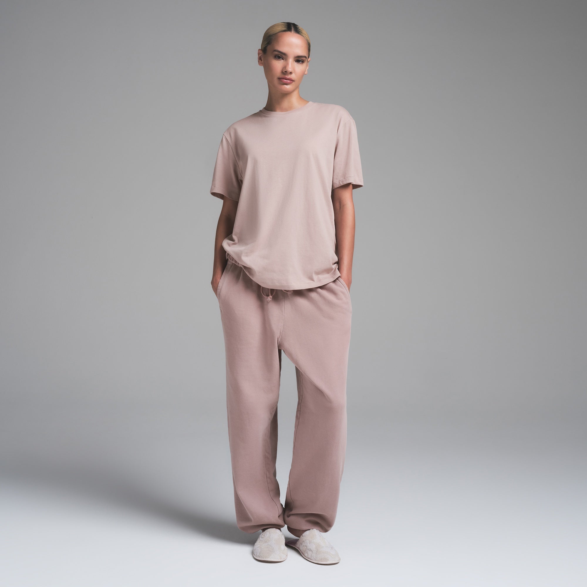 

Длинная футболка оверсайз SKIMS, цвет fawn