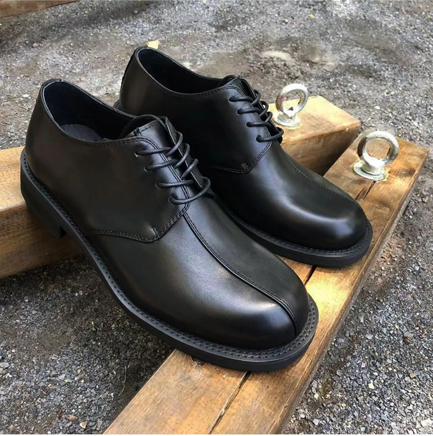 Europe Men Spring Autumn Formal Shoes Loose Fitting Round Toe Genuine Leather Shoes Unique Black White Color Matching Shoe AM004 In OrientTown, черный — фото 2