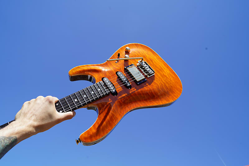 

Электрогитара Schecter DIAMOND SERIES PROTOTYPE California Classic - Transparent Amber 6-String w/ Hard Case