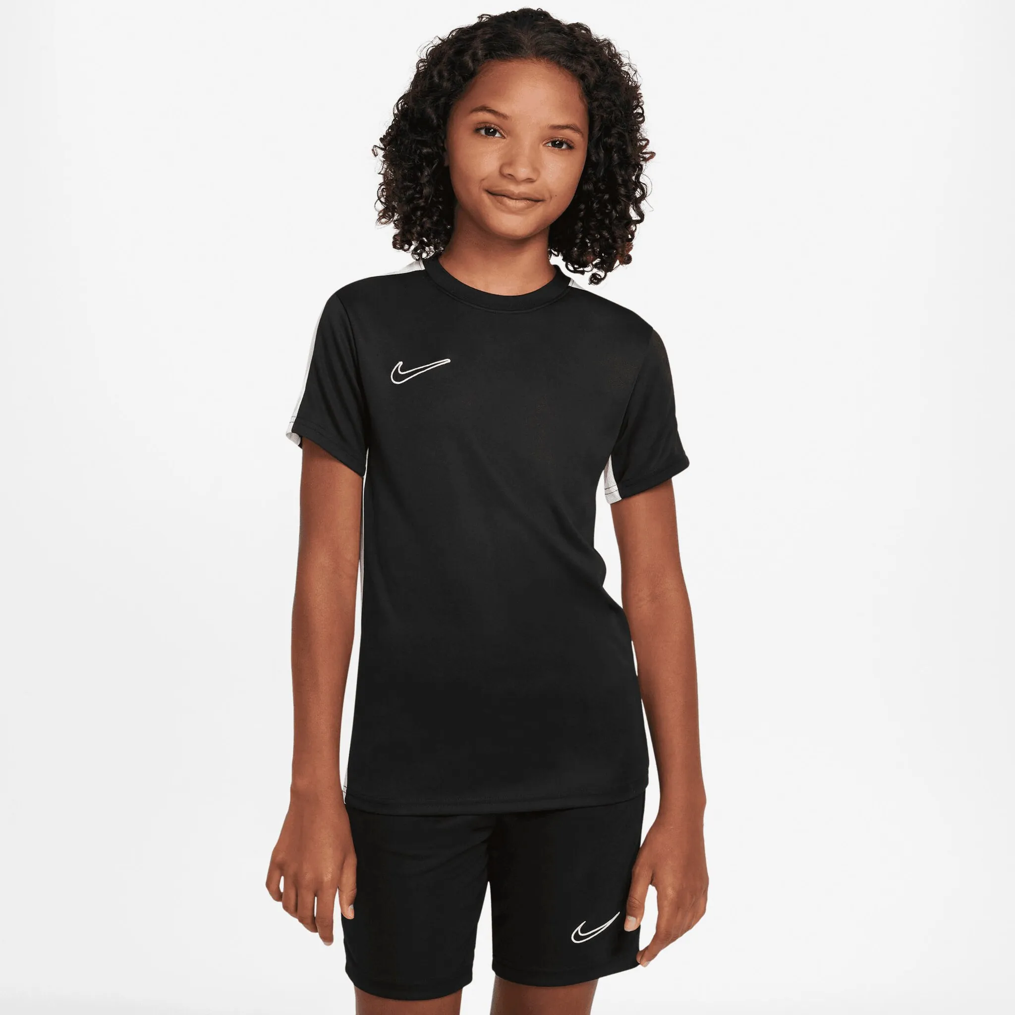 

Футболка для тренировок Nike "DRI-FIT MULTI+ BIG KIDS' (BOYS') TRAINING TOP", белый
