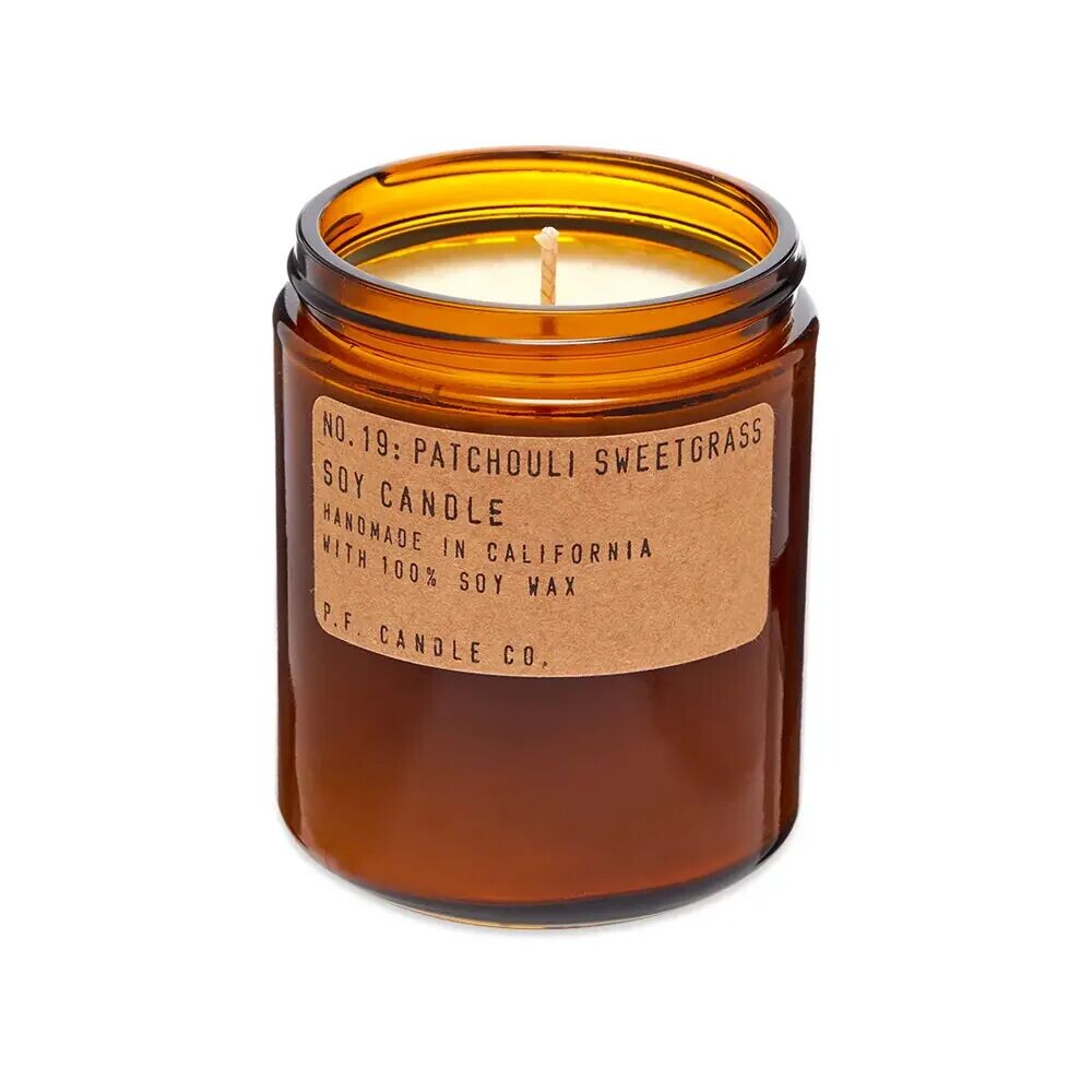 

P.F. Candle Co. No.19 Пачули Сладкая трава Соевая свеча