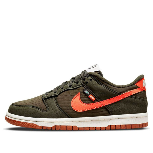 

Кроссовки dunk low se next nature Nike, зеленый