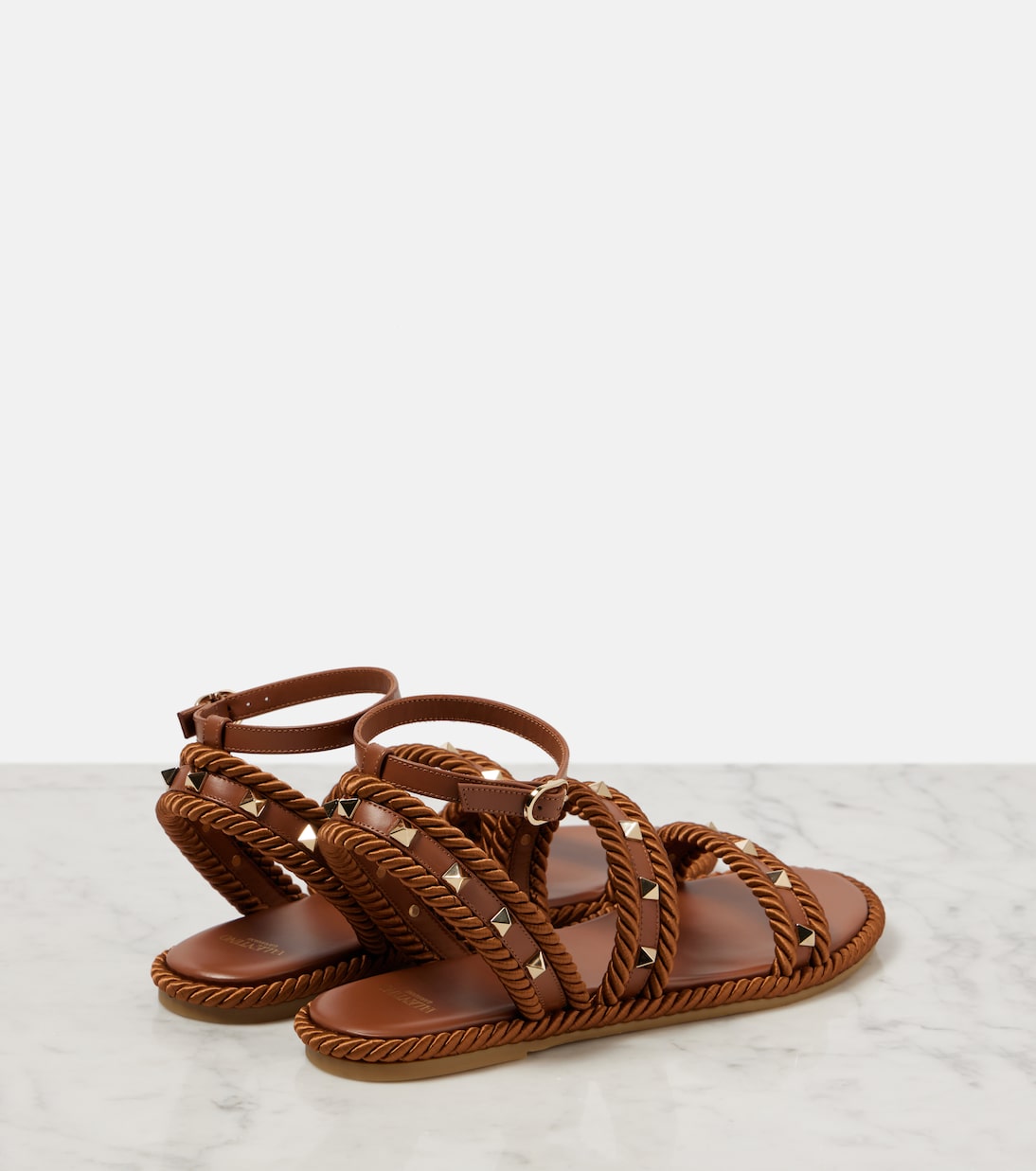 Сандалии Rockstud Torchon из кожи Valentino Garavani, Tobacco — фото 2