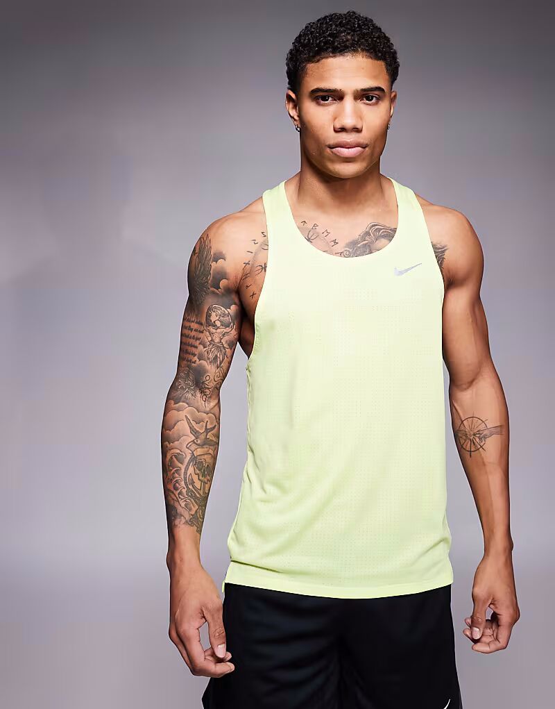 

Майка Nike Running Fast Dri-FIT желтого цвета