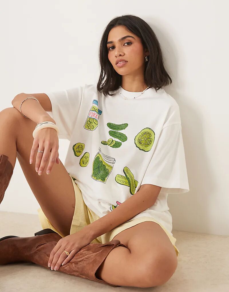 

Футболка свободного кроя ASOS DESIGN с принтом соленых огурцов белого цвета