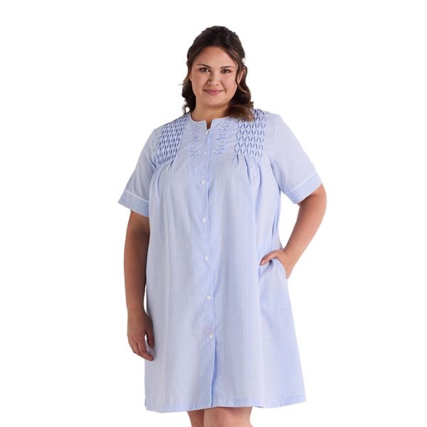 

Короткий халат из сирсакера больших размеров на кнопках Miss Elaine Essentials, цвет blue white check