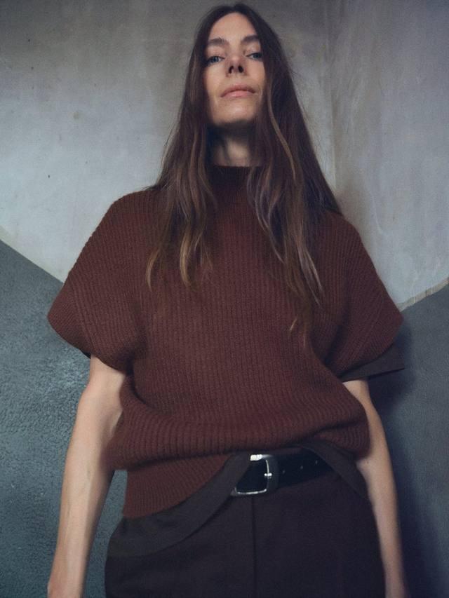 

Свитер с воротником Perkins с короткими рукавами Mango