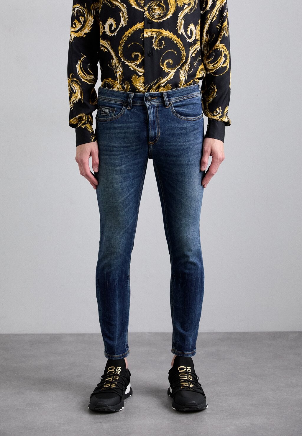 

Приталенный фасон Sky Versace, синий