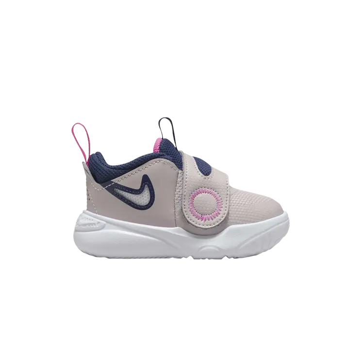 

Кроссовки Team Hustle D11 TD, цвет Platinum Violet Playful Pink